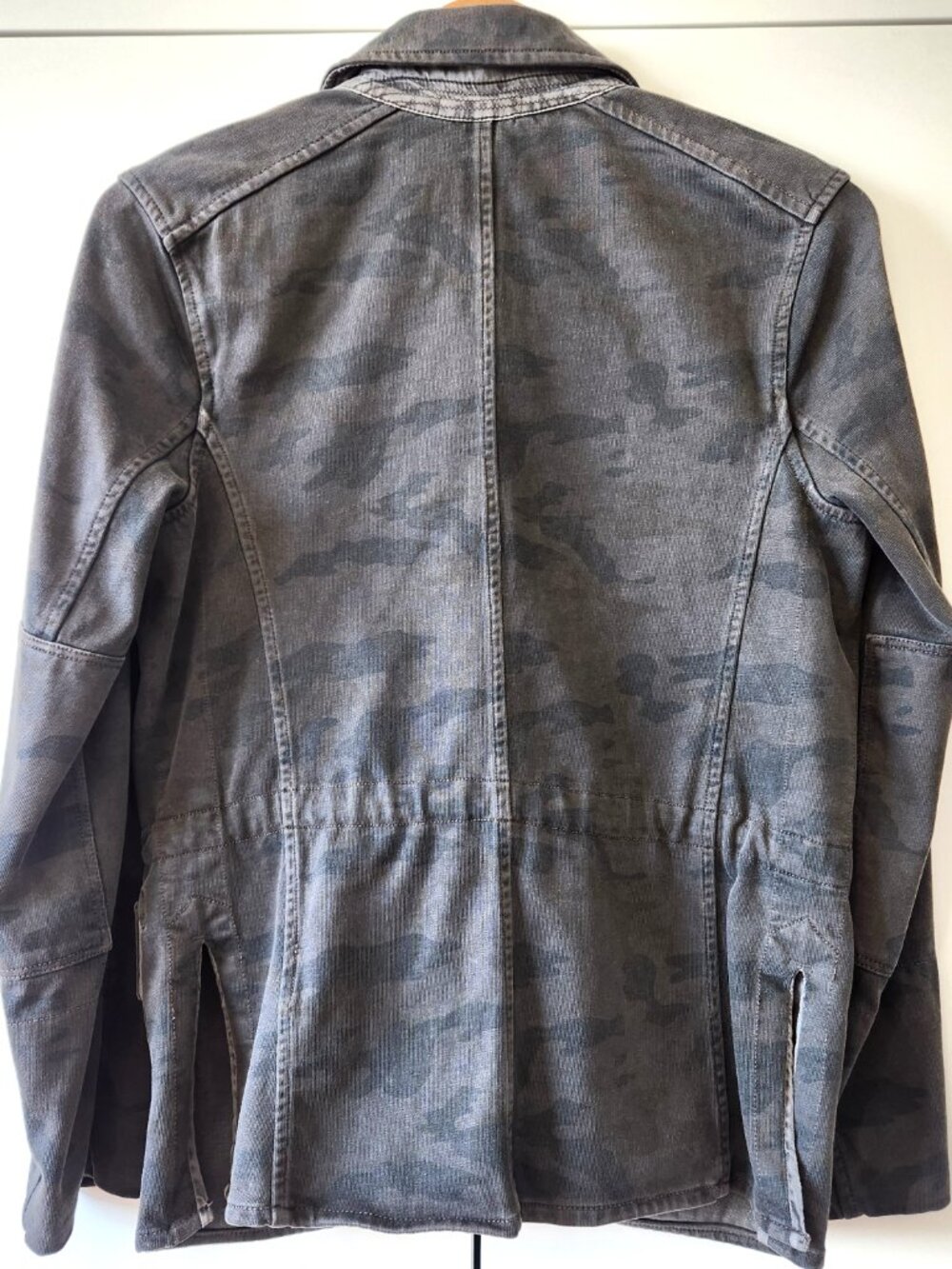 New James Perse utility military style jacket camo print size 2 Medium NWT - Picture 3 of 11